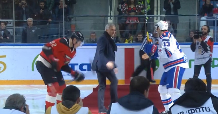 VIDEO Mourinho se razbio na ledu uoči hokejaške utakmice